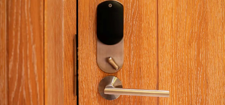 Automatic Locking Door Knob Pleasure Point